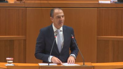 José Luis Bancalero, durante su intervención en las Cortes de Aragón.
