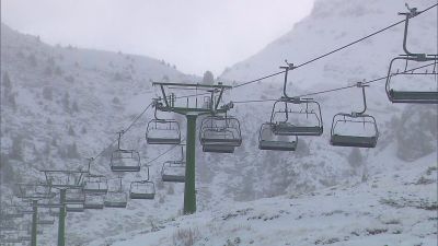 Formigal presenta este lunes este aspecto, aunque sigue a la espera de más nevadas para poder abrir las estaciones de esquí. en Formigal,
