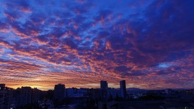 Nubes altas en un atardecer de Zaragoza.