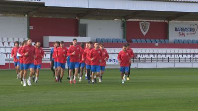 La UD Barbastro en su penúltimo entrenamiento de la semana antes del choque ante la UD Almería