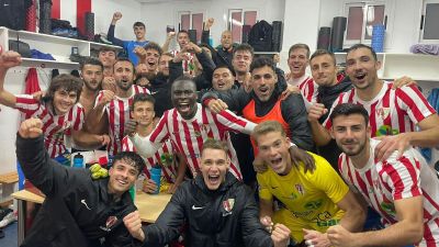 Barbastro celebrando su victoria por 3-0 ante el Náxara. Foto: Twitter UD Barbastro