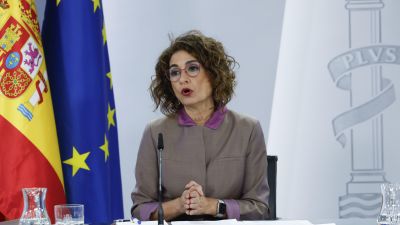 La ministra de Hacienda María Jesús Montero ofrece una rueda de prensa posterior al Consejo de Ministros en el Palacio de la Moncloa en Madrid, este martes. / EFE.
