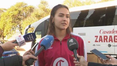 Gulbe atiende a los medios de comunicación.