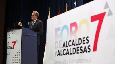 El presidente de la DPZ, Juan Antonio Sánchez Quero, en el VII Foro de Alcaldes y Alcaldesas de la provincia de Zaragoza. / DPZ