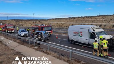 Cuatro heridos leves en un choque múltiple en el alto de La Muela con nueve vehículos implicados. / DPZ