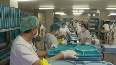 En el hospital Miguel Servet de Zaragoza, este domingo se han elaborado más de 700 menús.