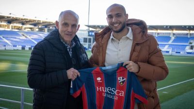 Jérémy Blasco posa con Ángel Martín González en la imagen con la que se ha anunciado su renovación.