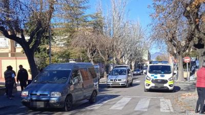Los menores han sido trasladados a urgencias, mientras que la madre ha sido atendida en el lugar del accidente. / Ayuntamiento de Huesca