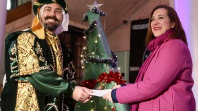 El Emisario Real ha ofrecido todos los detalles de la cabalgata junto a la consejera de Cultura. / Ayuntamiento de Zaragoza