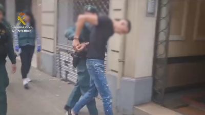Detención de uno de los acusados de pertenencia al grupo criminal. / Guardia Civil