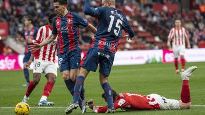 La defensa de la SD Huesca ha mejorado mucho desde la llegada de Antonio Hidalgo.