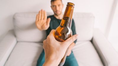 La moda del 'Dry January' trata de rebajar los excesos navideños del consumo de alcohol. / Freepik