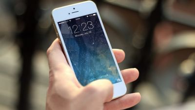 Los estafadores suelen mandar un mensaje por Whatsapp o SMS. / Pixabay