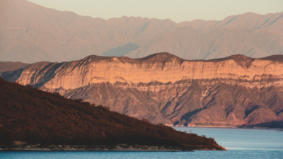 Imagen de archivo de un embalse. / Canva