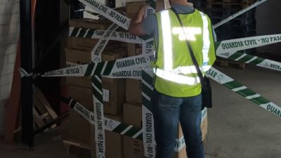 Cajas donde guardaban las pilas falsificadas. / Guardia Civil de Teruel