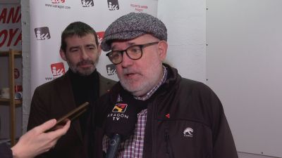 Vicente Guerrero, flanqueado por el coordinador de IU Aragón, Álvaro Sanz.