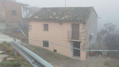 La casa donde reside el matrimonio, en Ontiñena (Huesca), ha sido precintada por la Guardia Civil.