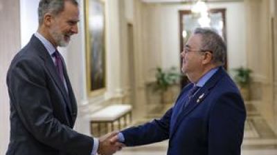 Felipe VI ha continuado con su agenda institucional el día de su cumpleaños. / EFE
