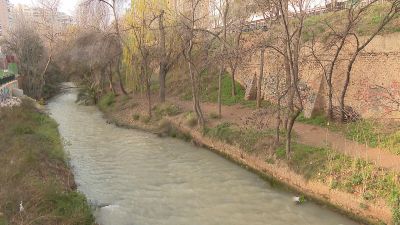 El río Huerva a su paso por Zaragoza.