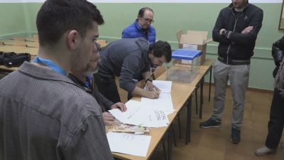 A las 9:00 horas han abierto los colegios electorales.