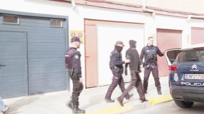 Los agentes están registrando el piso en la calle valle de Ansó, en el barrio oscense del Perpetuo Socorro.