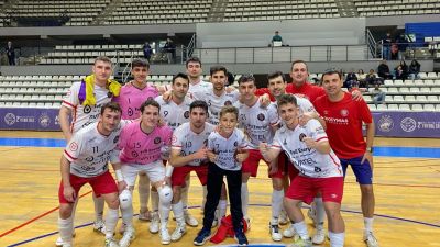 Los jugadores del Full Energía Zaragoza celebran el triunfo logrado este sábado.