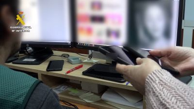 Menores investigados por manipular la imagen de otros menores con IA.