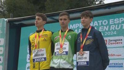 Pablo Zárate, a la izquierda en el podio.