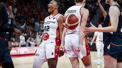 Tanaya Atkinson celebra una canasta durante el encuentro. Foto: FIBA