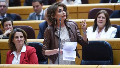 La vicepresidenta primera del Gobierno y ministra de Hacienda, María Jesús Montero, durante una sesión de control al Gobierno. / Europa Press