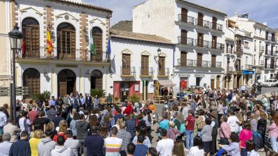 La localidad natal de la víctima, Álora, ha guardado un minuto de silencio. (EFE/ Álvaro Cabrera)