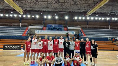 Las jugadoras de Casademont Zaragoza tras el entrenamiento de este jueves.