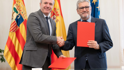 El presidente de Aragón, Jorge Azcón, junto al rector de la Universidad de Zaragoza, José Antonio Mayoral, este jueves. / Gobierno de Aragón