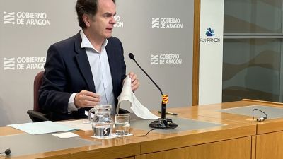 El Consejero de Hacienda del Gobierno de Aragón, Roberto Bermúdez de Castro, durante su comparecencia. / Europa Press