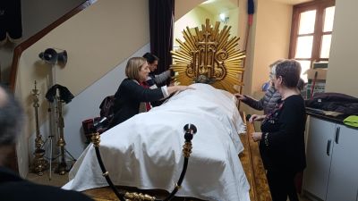 Los alcorisanos preparan su paso de la Santa Cama.