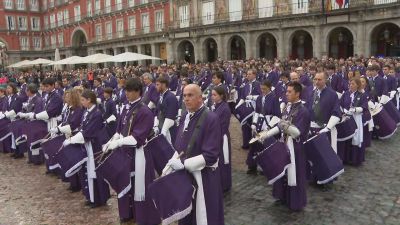 La cofradía zaragozana del Descendimiento de la Cruz y Lágrimas de Nuestra Señora, este domingo, en Madrid.