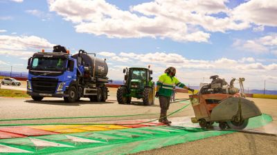Este lunes han comenzado las obras de reasfaltado del Circuito de MotorLand Aragón.