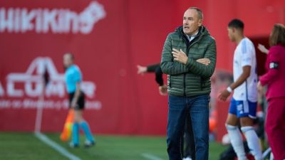 Víctor Fernández durante el encuentro ante el Mirandés.