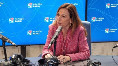 Natalia Chueca durante la entrevista en el programa Buenos Días de Aragón Radio.