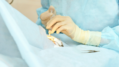 El paciente esperó más de dos años a ser operado de un tumor benigno en la cabeza. / Canva