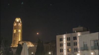 Un artefacto explosivo sobrevuela la la localidad de Isfahan / AFP