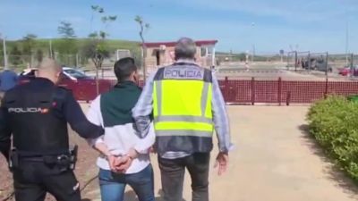 Momento de la detención del supuesto ladrón. / Policía Nacional