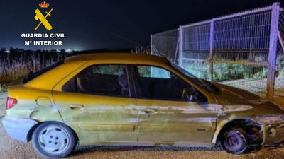 El conductor detenido sufrió un accidente tras saltarse el control. / Guardia Civil