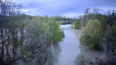 Crecida del río Gállego a su paso por Peñaflor. Marcos Cebrián / Europa Press