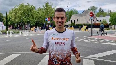 Alberto Puyuelo, tras conquistar la maratón de Vitoria.