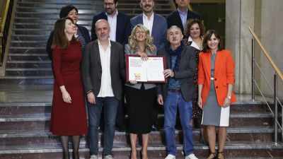 Gobierno y sindicatos firman un acuerdo para reformar el sistema de protección asistencial por desempleo.