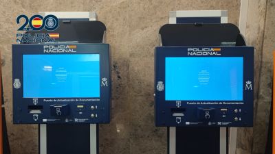 Cabinas para la obtención del DNI exprés. / Policía Nacional