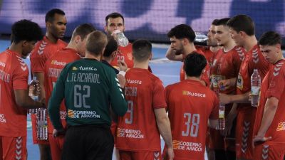 Cuatro jugadores del Bada Huesca optan a entrar en el equipo ideal de la temporada.
