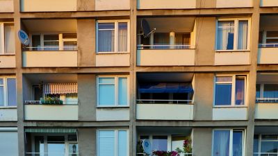 En Baleares y Madrid hay que destinar más del 60% del sueldo al alquiler. / Unsplash