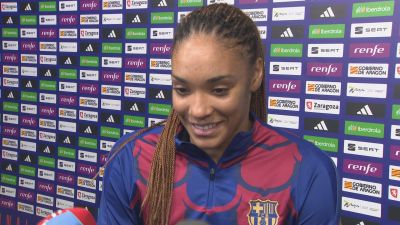 Salma Paralluelo tras el partido  en zona mixta